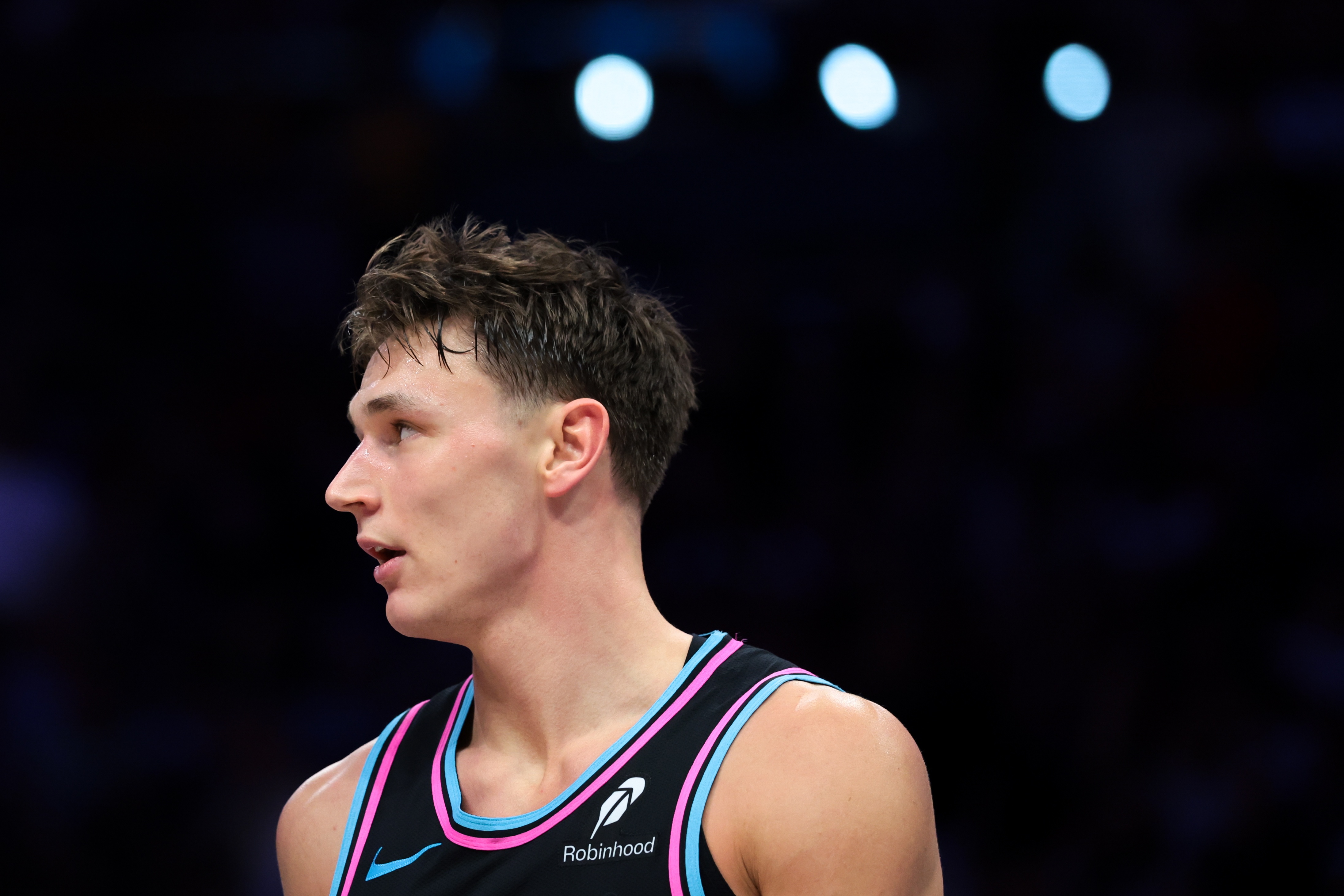 世界杯高清直播app下载-斯波：拉松一直在成长 攻防两端带来了冲击力他的能量很有感染力